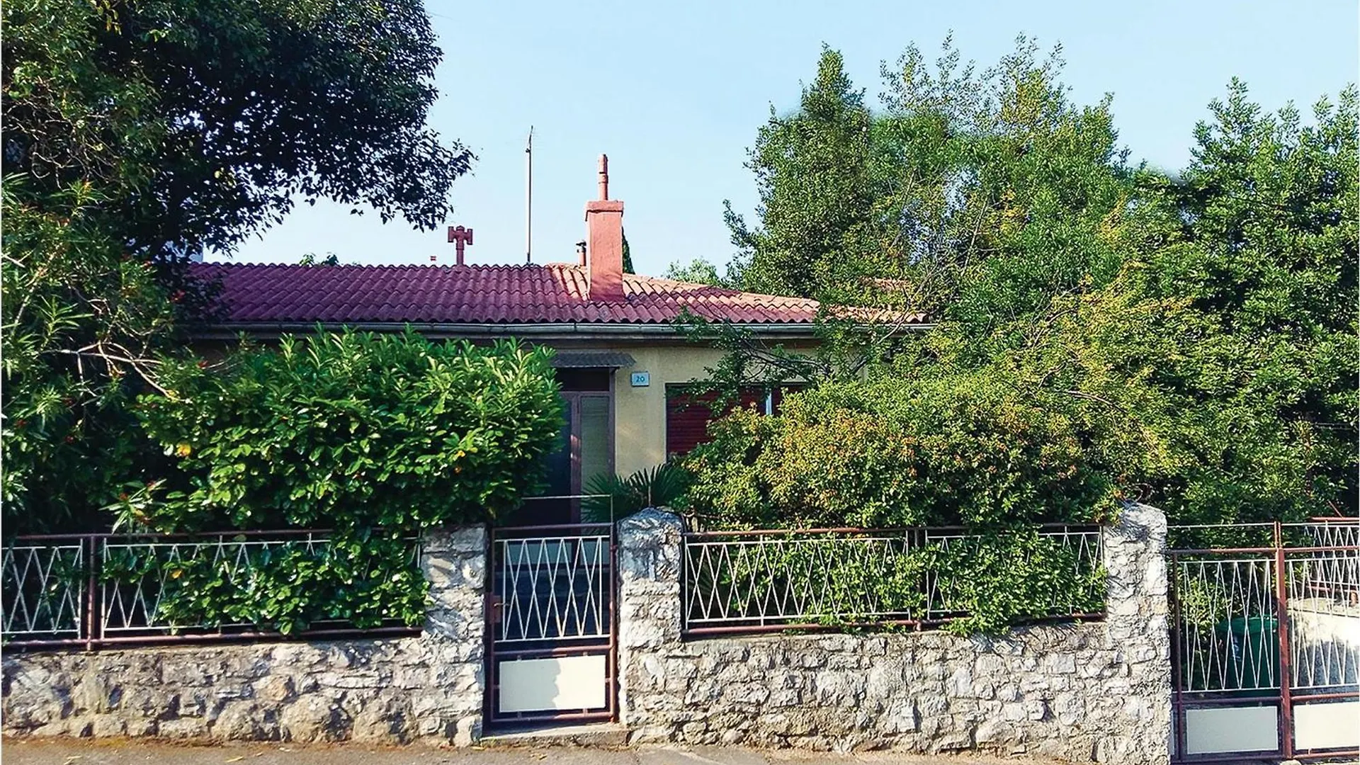 2 Bedroom Stunning Home In Pula 0*,