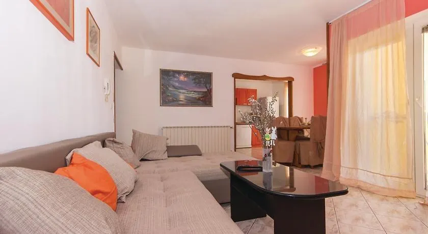 Dom wakacyjny 2 Bedroom Stunning Home In Pula