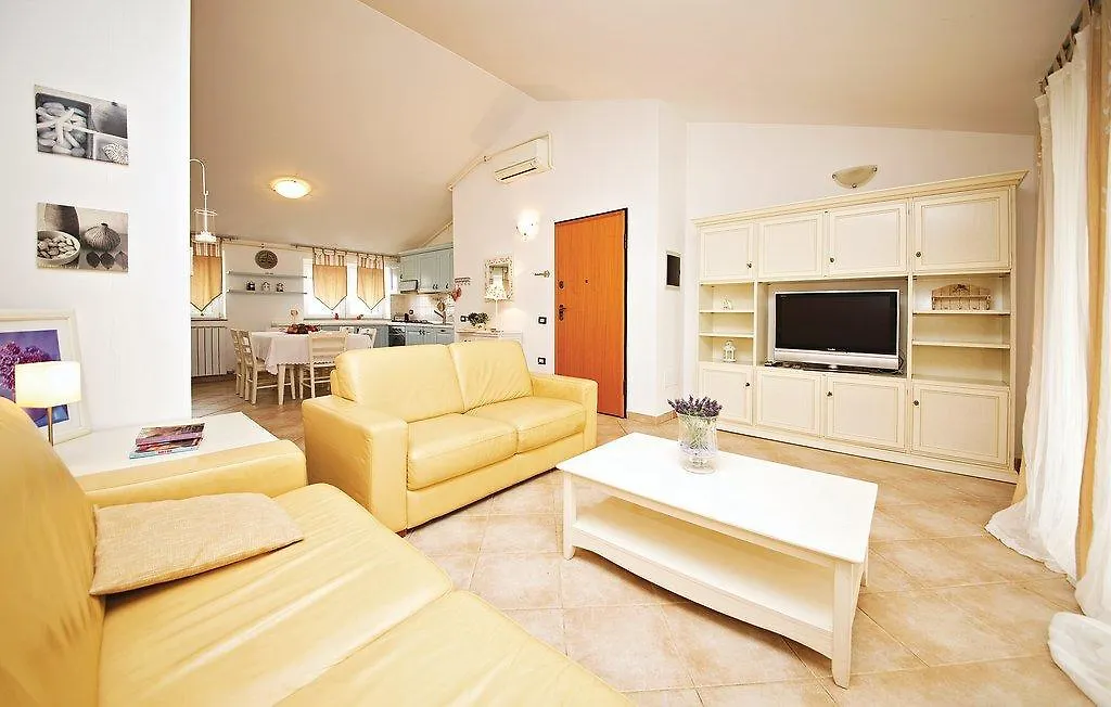Dom wakacyjny 2 Bedroom Stunning Home In Pula