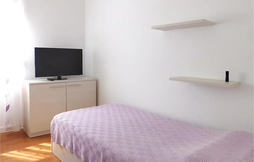 2 Bedroom Stunning Home In Pula