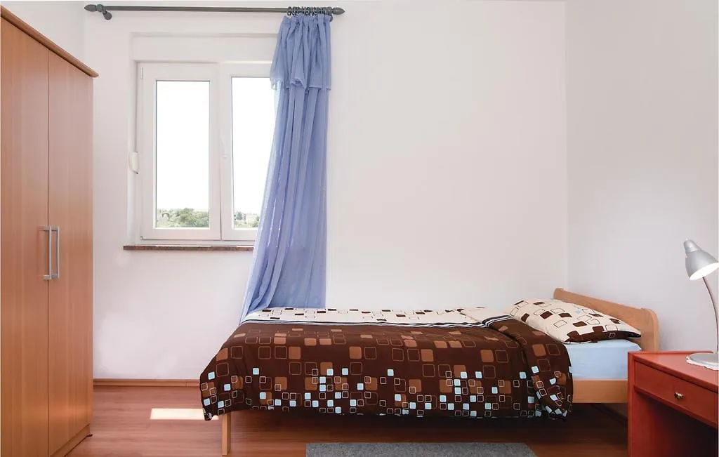 2 Bedroom Stunning Home In Pula 0*,