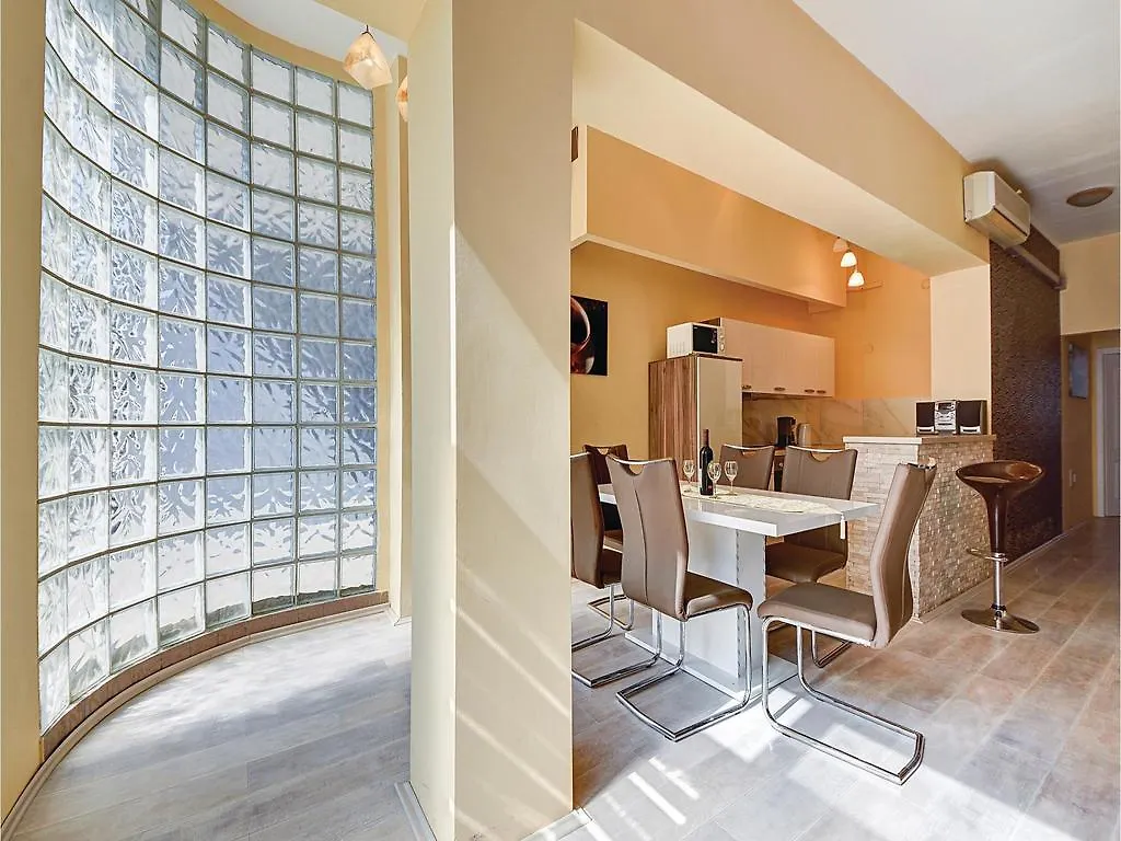 2 Bedroom Stunning Home In Pula 0*,