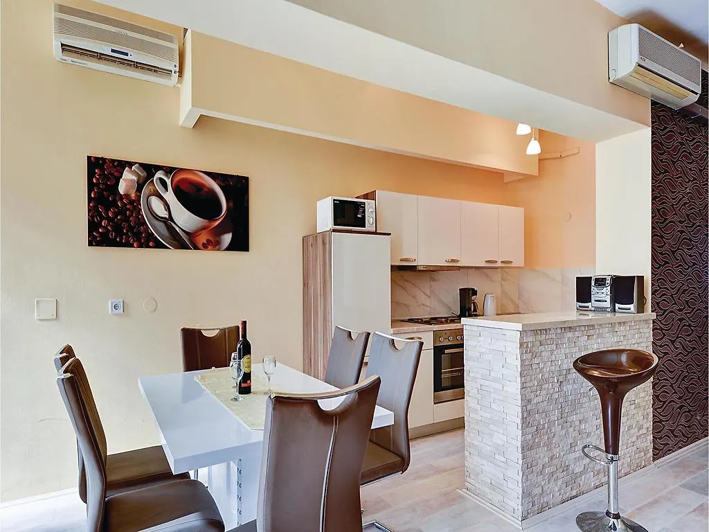 2 Bedroom Stunning Home In Pula