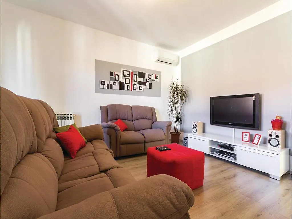 Dom wakacyjny 2 Bedroom Stunning Home In Pula